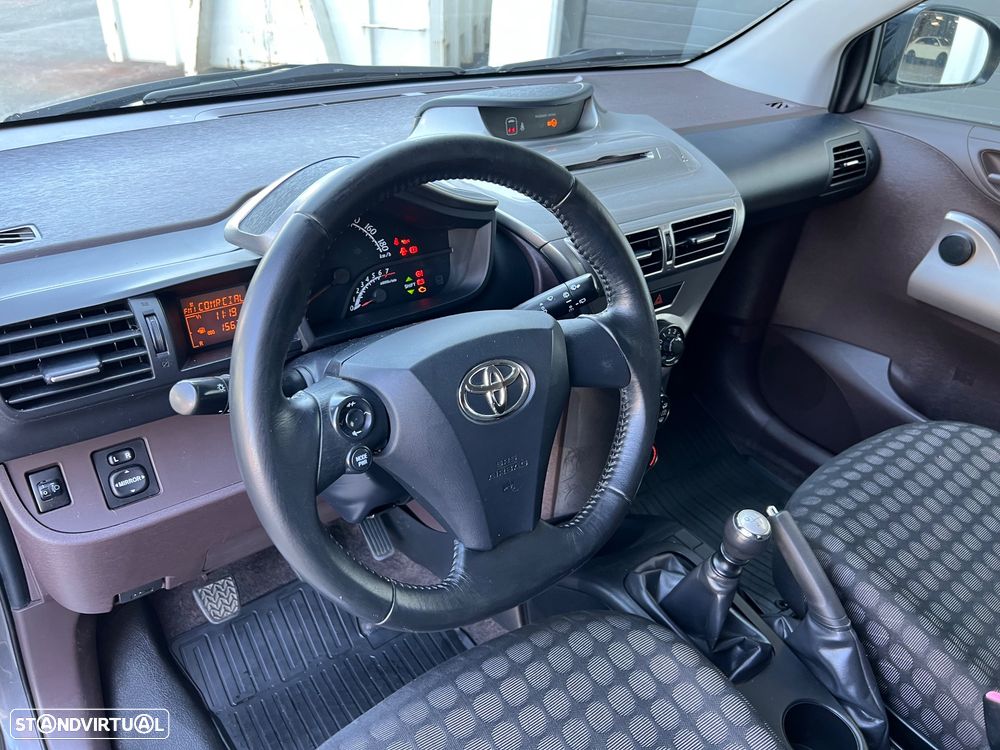 Toyota iQ 1.0 VVT-i Essential+AC - 8