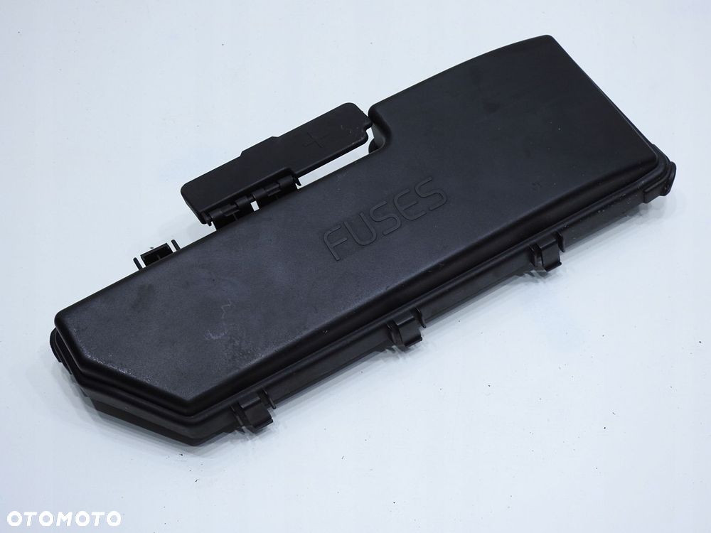 POKRYWA SKRZYNKI BEZPIECZNIKÓW VOLVO S60 2.4 B - 2