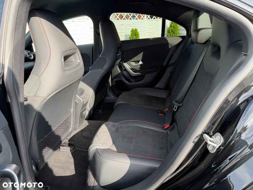 Mercedes-Benz CLA 250 4-Matic AMG Line 7G-DCT - 25