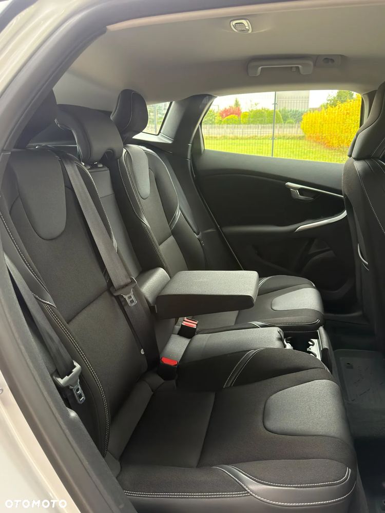 Volvo V40 - 25