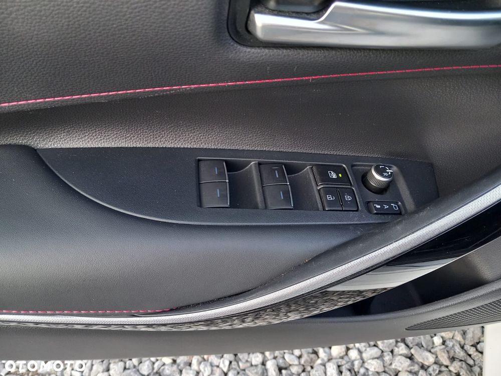 Toyota Corolla 2.0 Hybrid Executive - 19