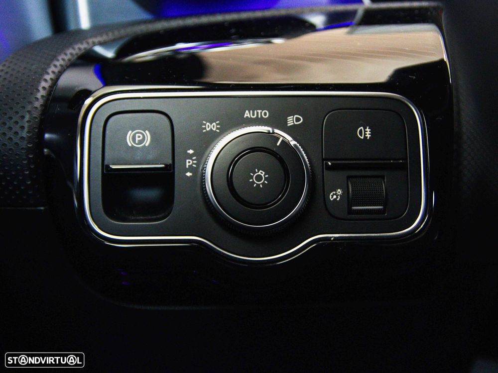 Mercedes-Benz A 180 Limousine d Progressive Aut. - 35