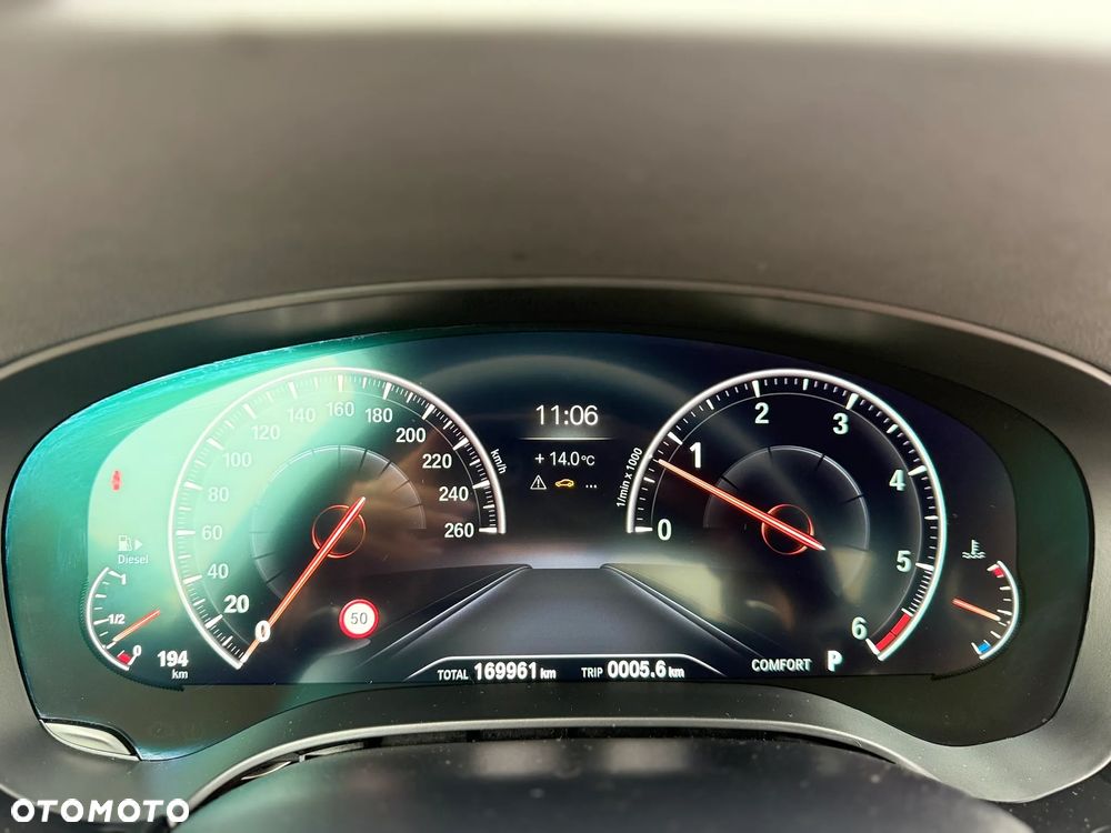BMW Seria 5 530d xDrive - 9