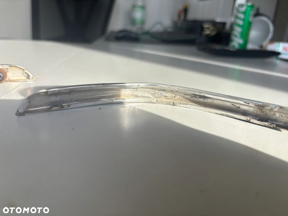 Mercedes W126 SEC Listwy chrom narożniki błotników tył L + P - 5