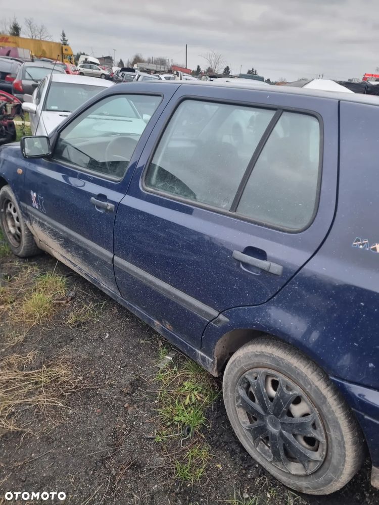 VW golf III mk3 hb 5d 1.8 AAM lakier LA5E grzane fotele Elektryczne lusterka klima na części - 10
