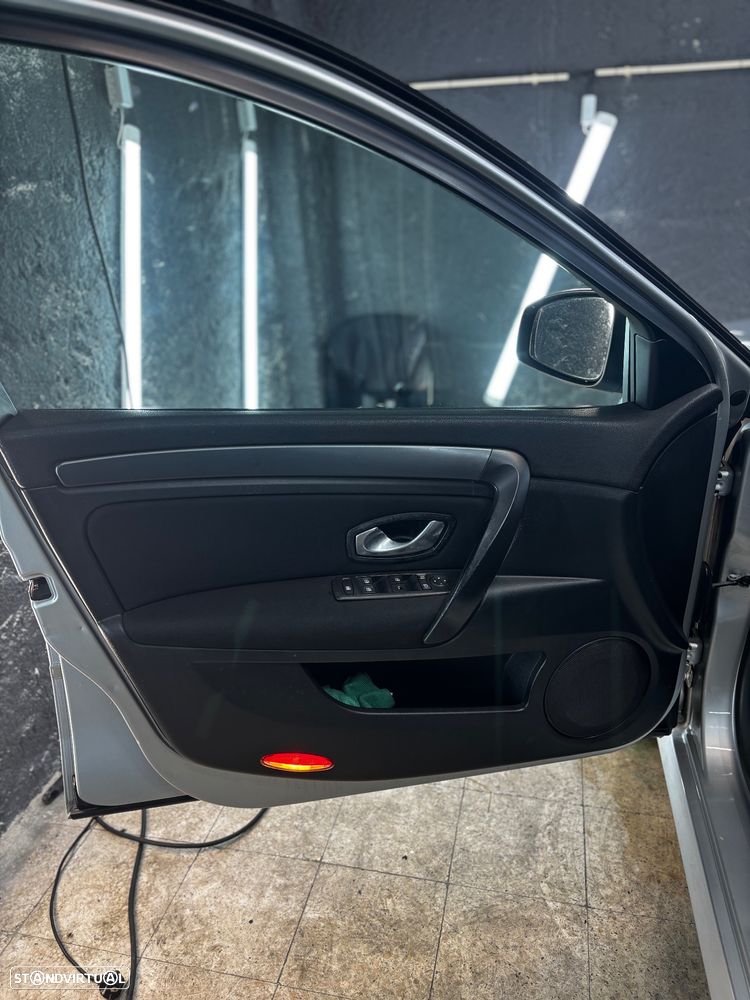 Renault Laguna Break dCi 110 FAP Paris - 9