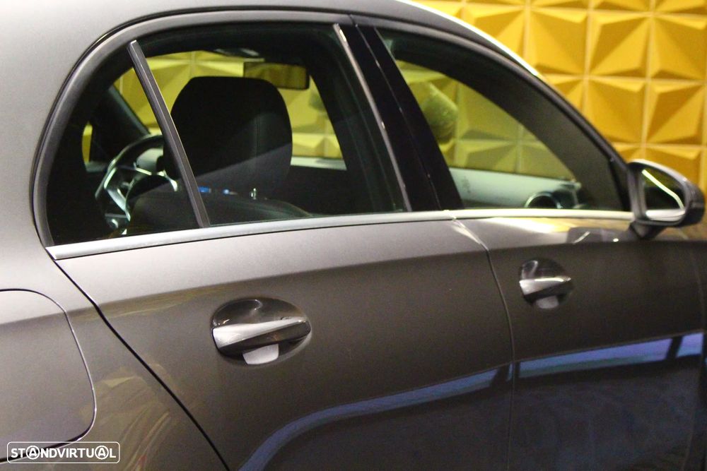 Mercedes-Benz A 250 e Progressive - 11