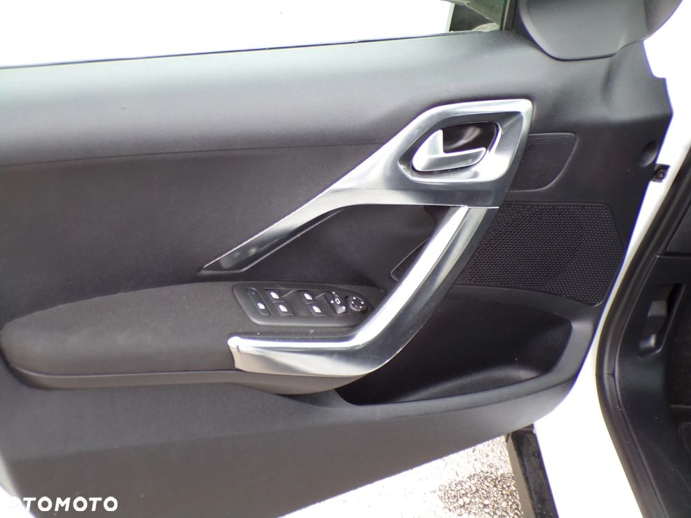 Peugeot 2008 PureTech 82 Style - 15