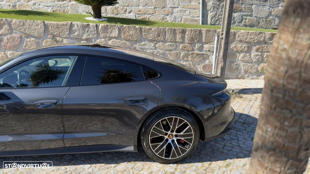 Porsche Taycan 4S - 18