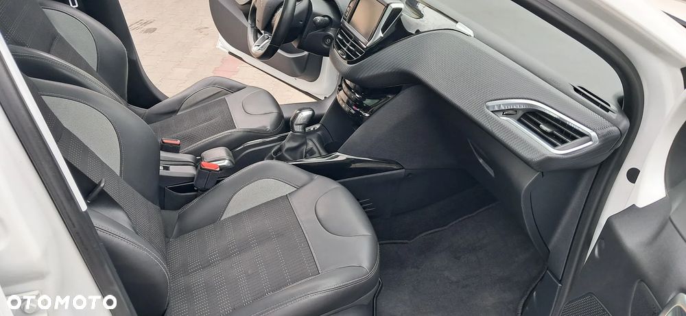 Peugeot 2008 1.6 BlueHDi Allure - 16