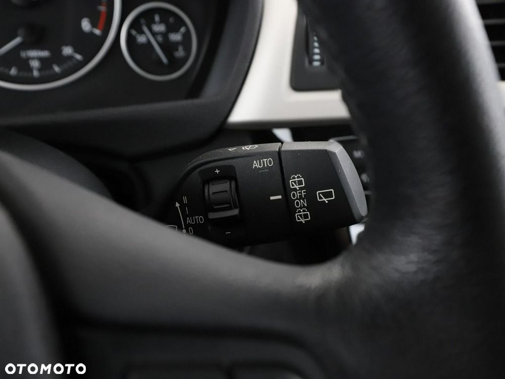 BMW Seria 3 318d Advantage - 32