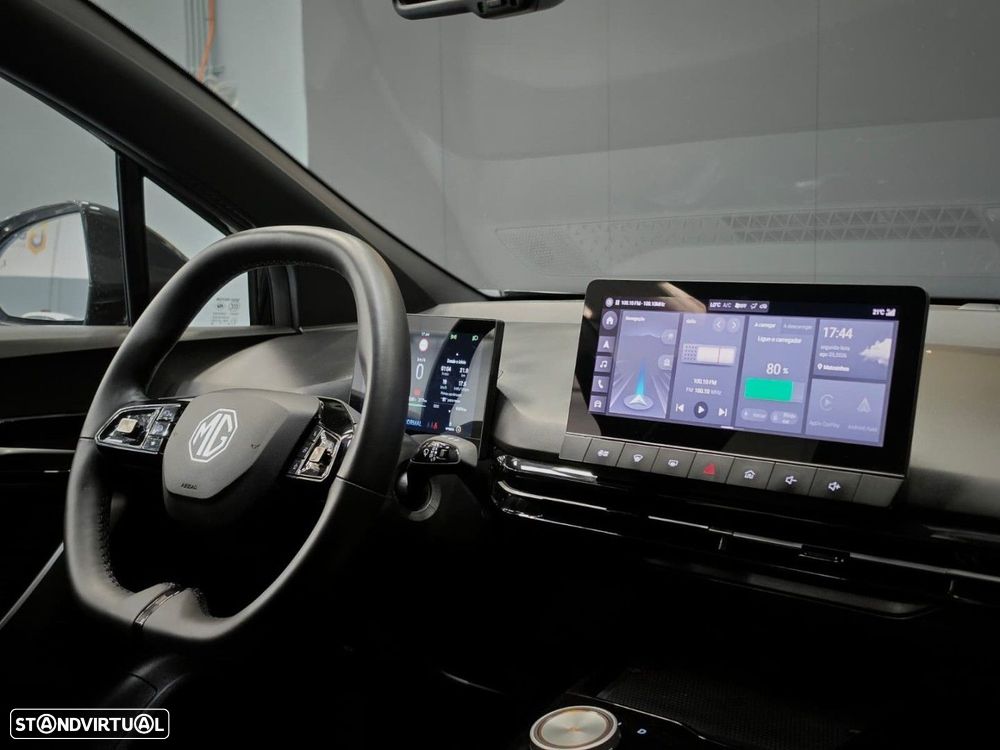 MG MG4 64 kWh Luxury - 13
