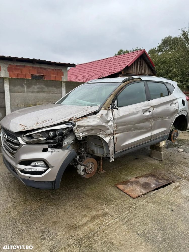 Hyundai Tucson 2.0 CRDI 4WD 6AT Luxury+ - 2