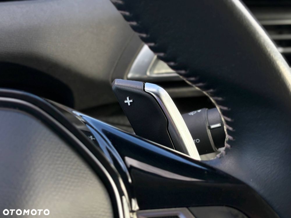 Peugeot 5008 1.2 PureTech Active S&S EAT8 - 32