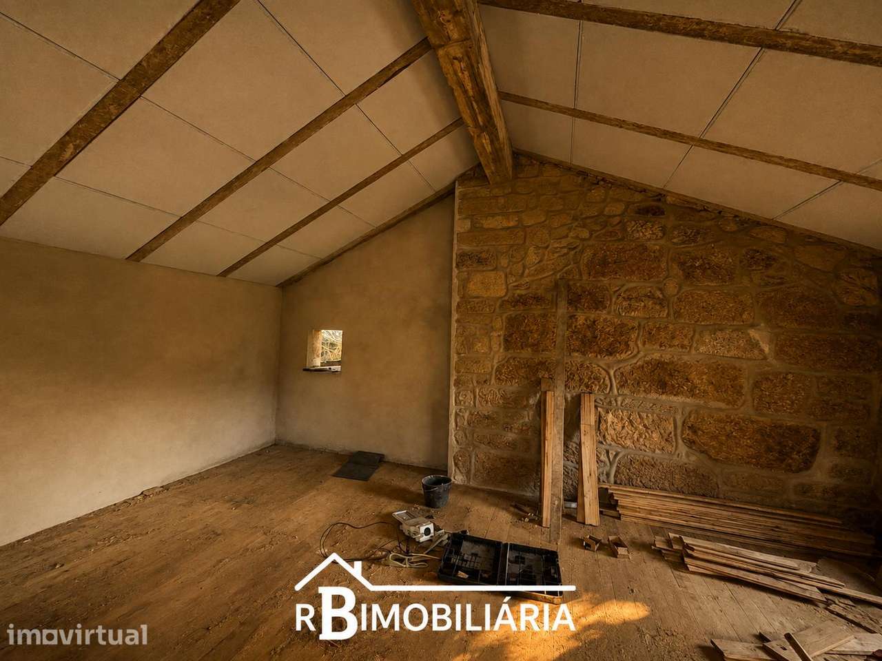Moradia V2 em Pedra com Vista sobre a Albufeira de Ribeiradio – Sejães - Grande imagem: 5/16