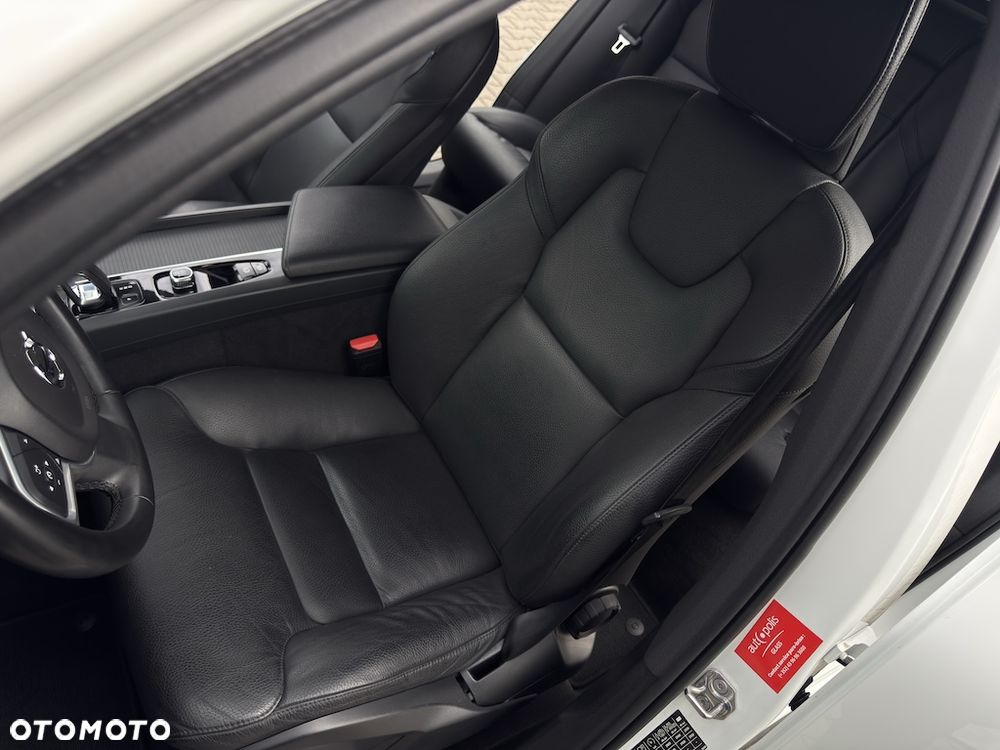 Volvo XC 60 B4 D AWD Geartronic Momentum Pro - 30