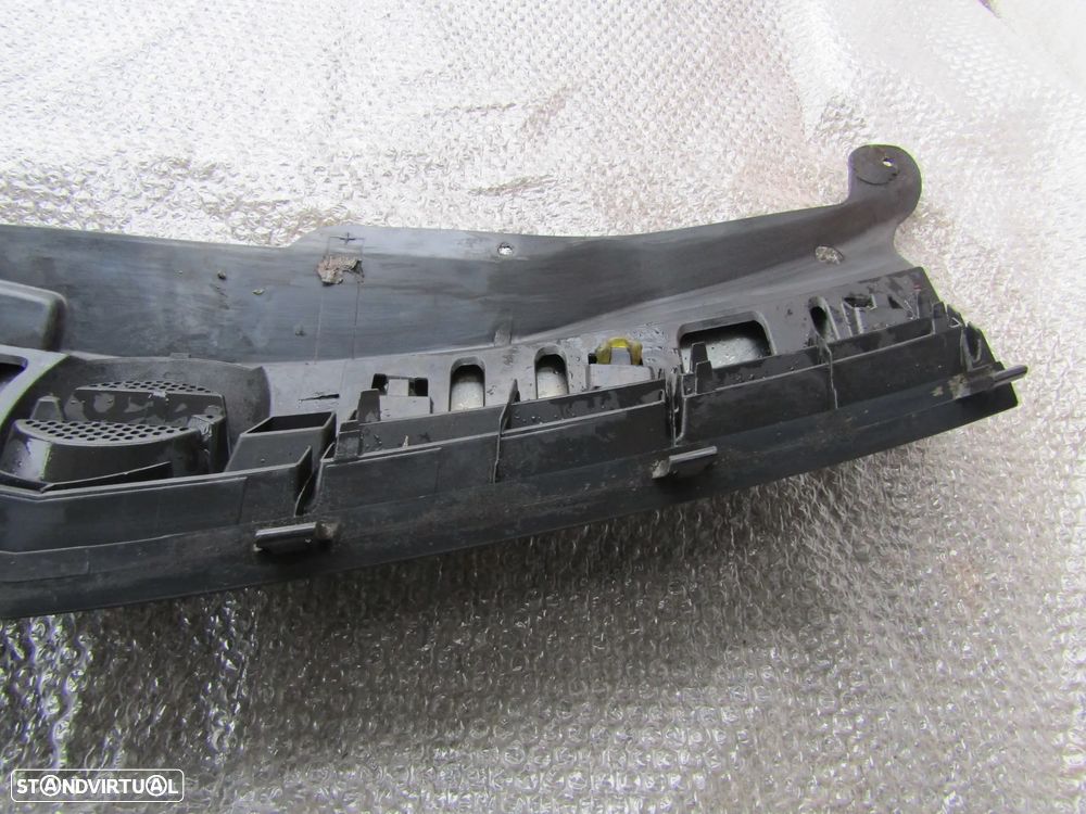 Grelha central Opel Astra GTC ano 2005  em bom estado - 9