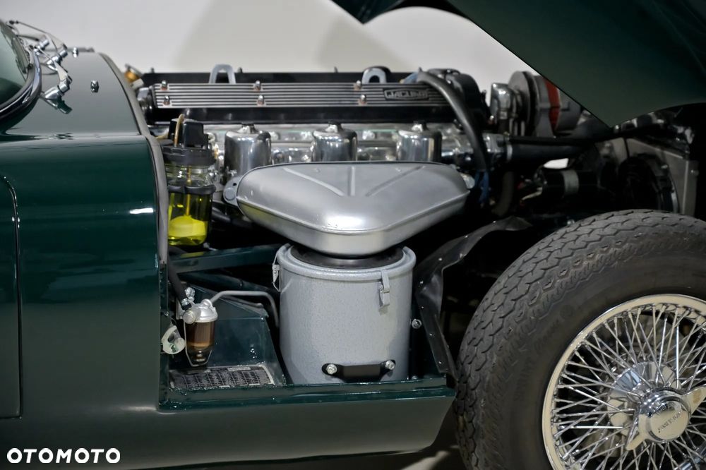 Jaguar E-Type - 24
