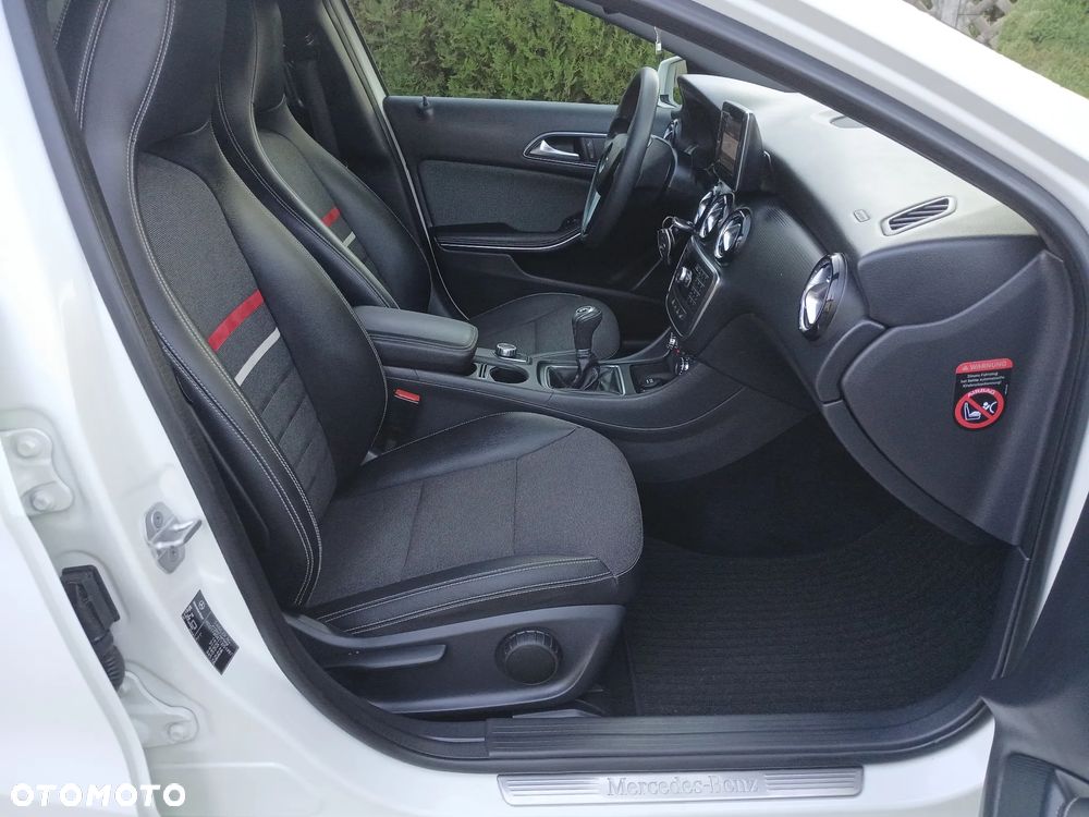 Mercedes-Benz Klasa A 180 BlueEfficiency Edition - 16
