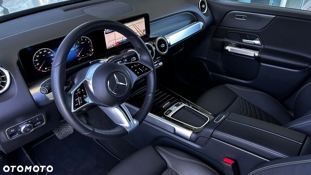 Mercedes-Benz GLB - 11