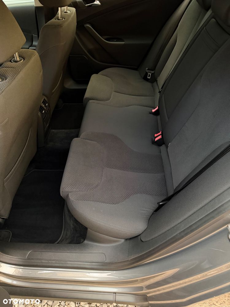 Volkswagen Passat 1.6 FSI Comfortline - 11