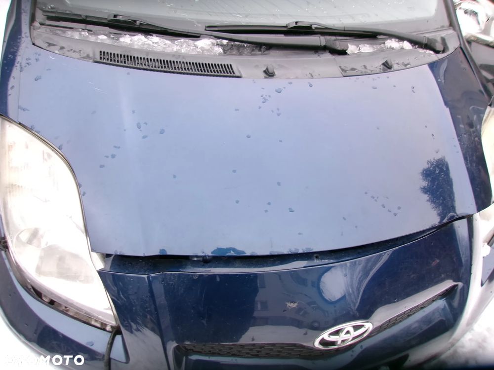 MASKA TOYOTA YARIS II  8P4 - 1