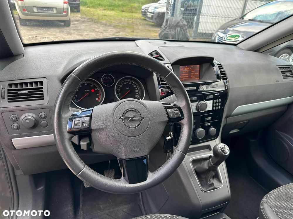 Opel Zafira - 24