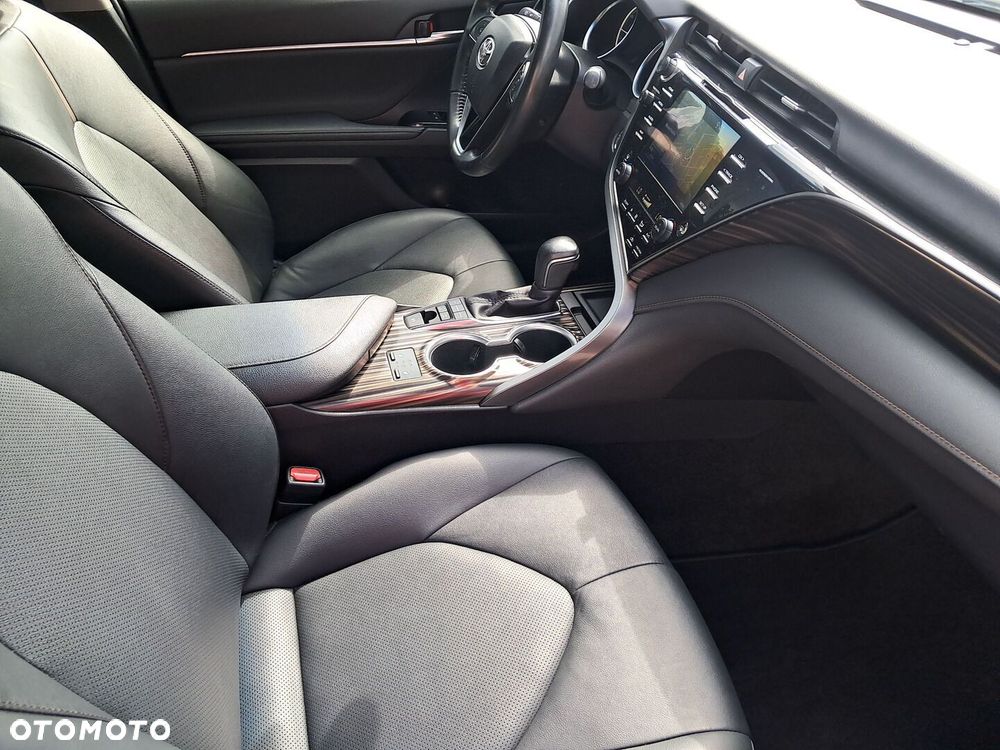Toyota Camry 2.5 Hybrid Executive CVT - 10