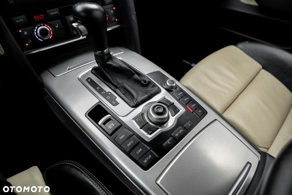 Audi A6 Avant 3.0 TFSI quattro tiptronic - 34