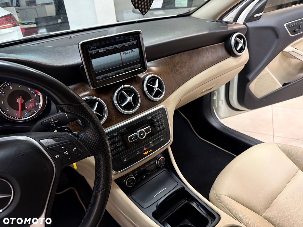 Mercedes-Benz GLA 250 7G-DCT SCORE - 37