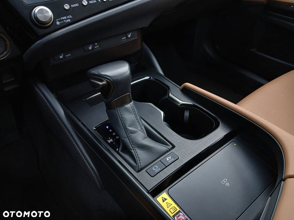 Lexus ES 300h Business Edition - 31