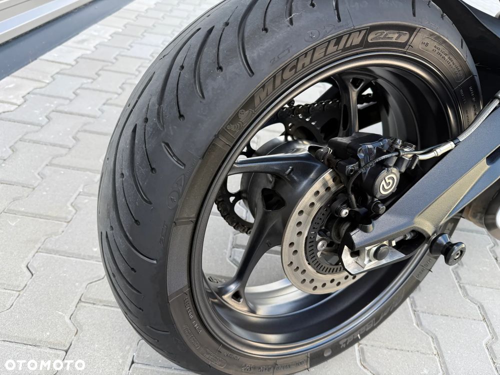 Triumph Street Triple - 27