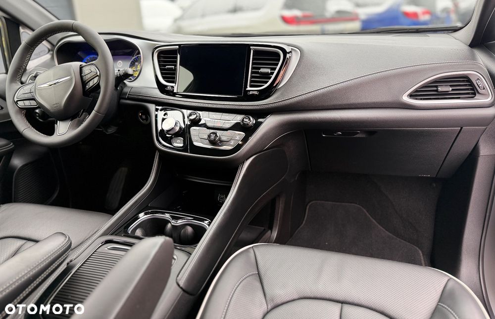 Chrysler Pacifica - 25