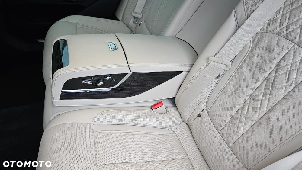 BMW Seria 7 730d xDrive mHEV sport - 13