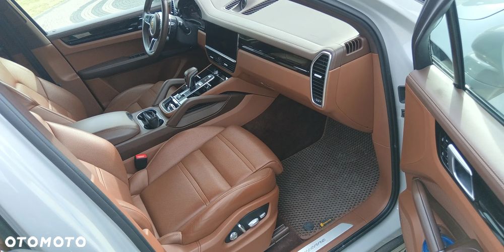 Porsche Cayenne - 9