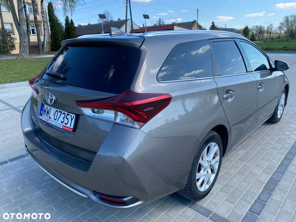 Toyota Auris 1.6 Premium - 6