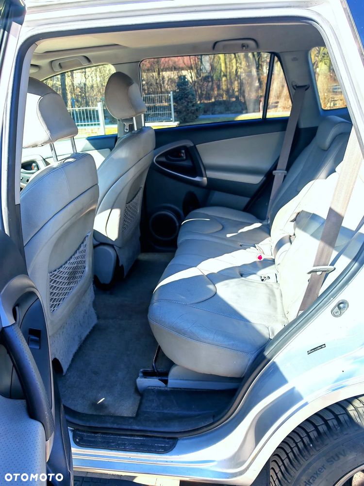 Toyota RAV4 - 8