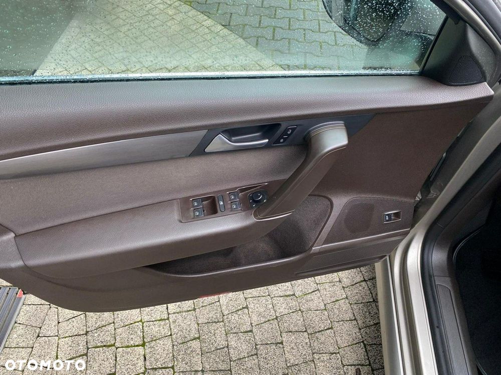 Volkswagen Passat - 15