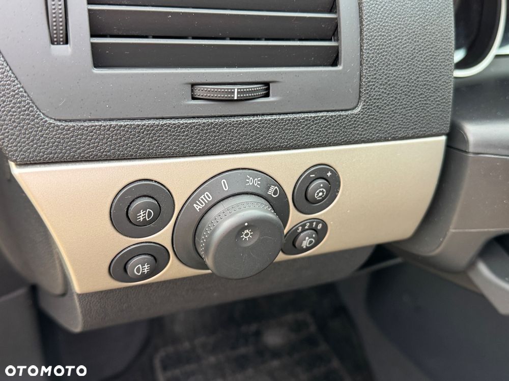 Opel Astra 1.6 Essentia - 20