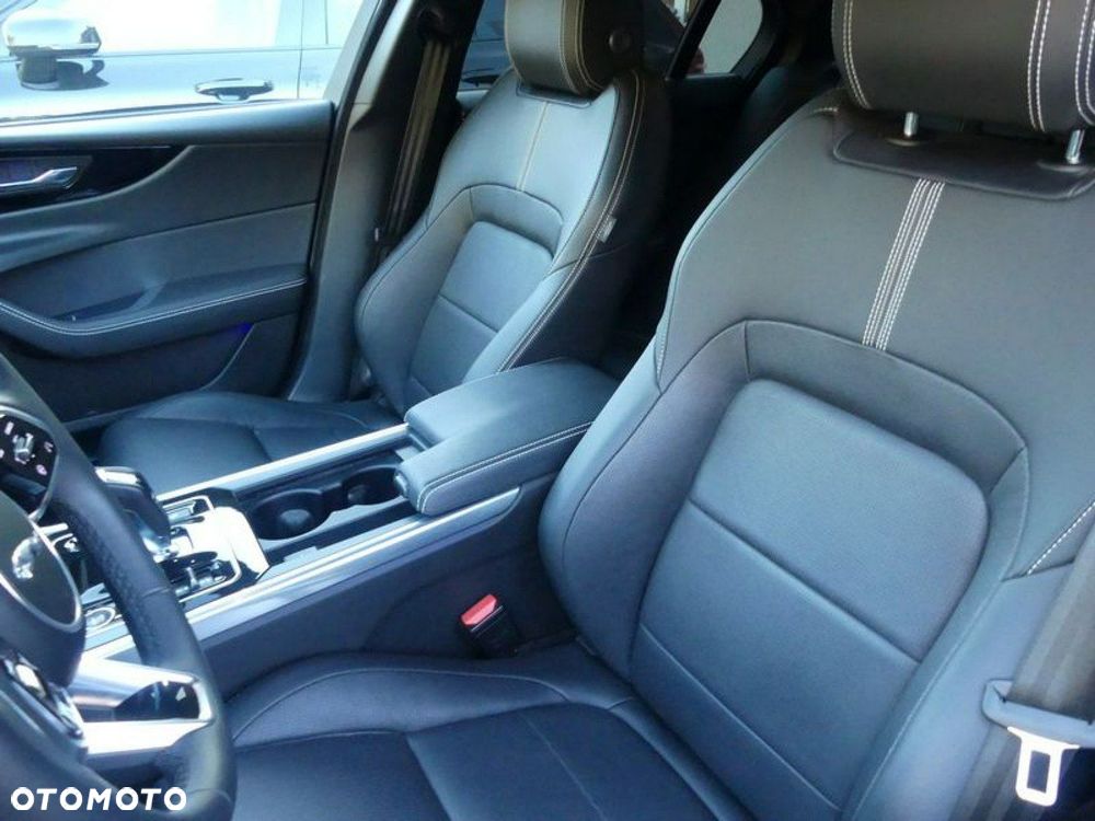 Jaguar XE 2.0 T AWD R-Sport - 14