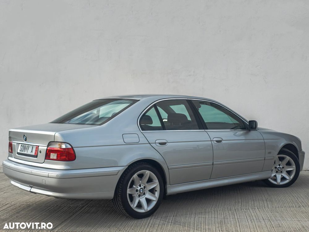 BMW Seria 5 520iA - 7