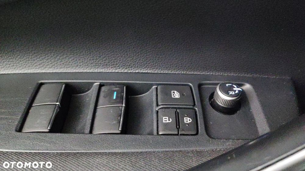 Toyota Corolla 1.8 Hybrid Active - 17