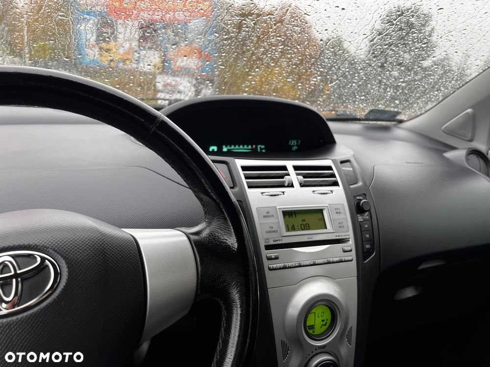Toyota Yaris - 15