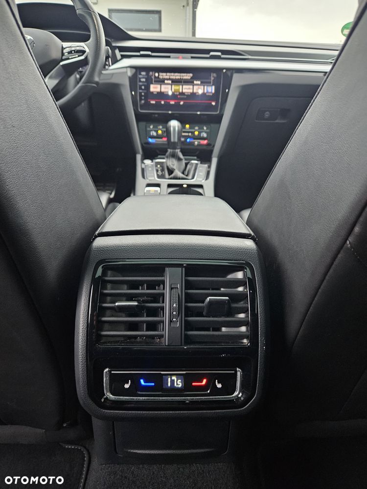 Volkswagen Arteon 2.0 TDI SCR DSG R-Line - 24
