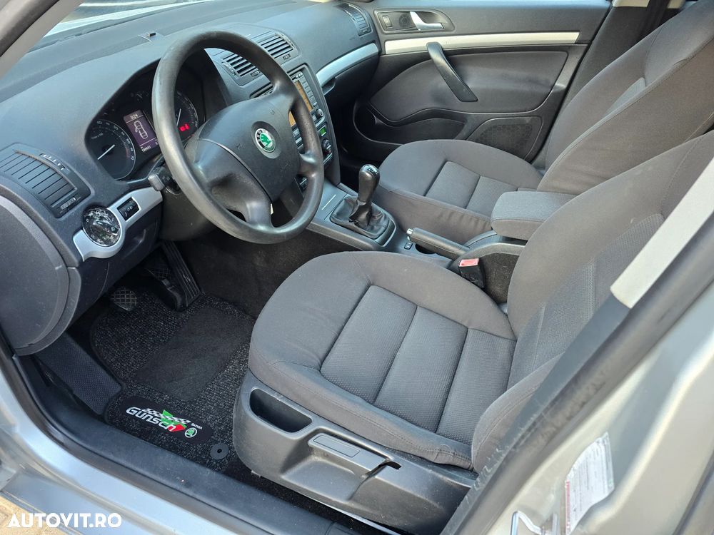 Skoda Octavia 2.0 FSI Trend - 13