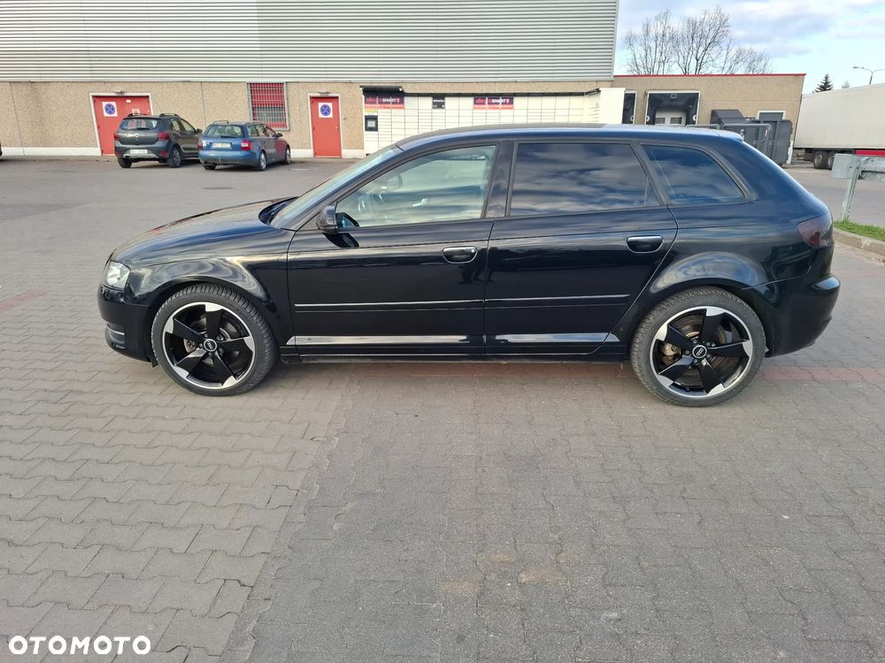 Audi A3 Sportback 1.6 TDI DPF Ambiente - 2