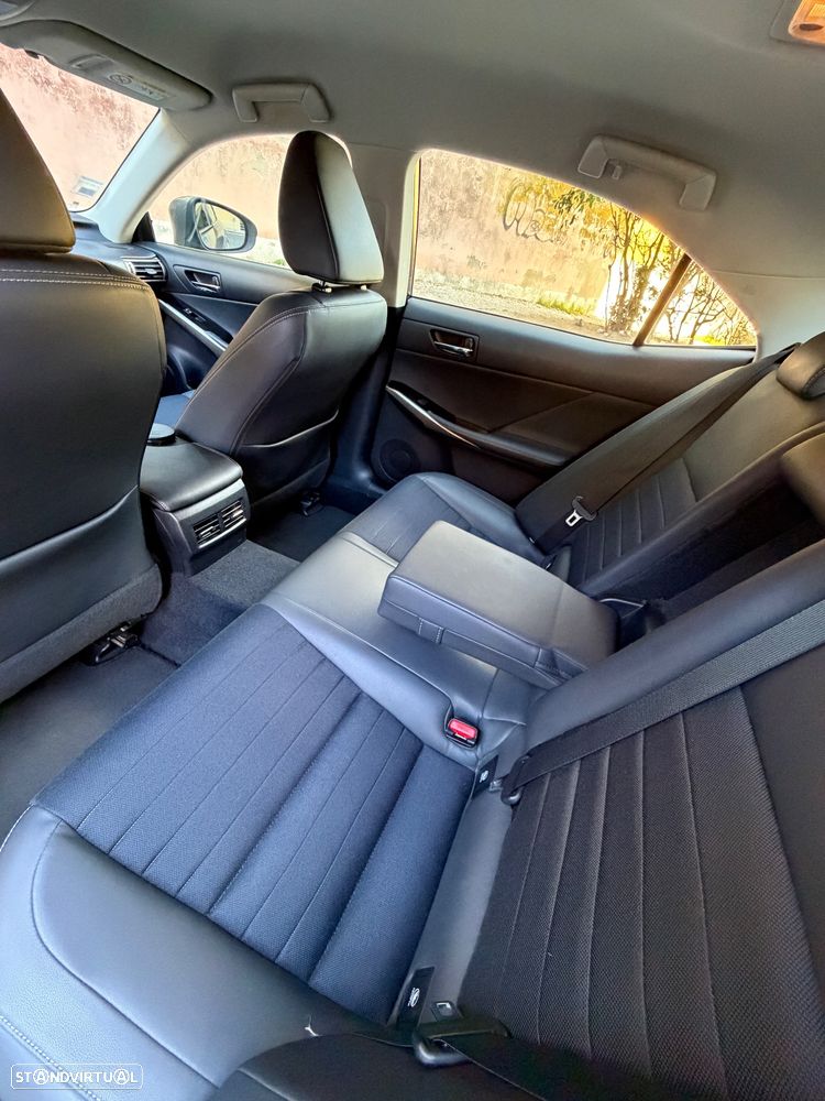 Lexus IS 300H Luxury - 12