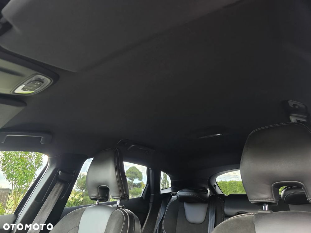 Volvo V40 D3 Geartronic RDesign - 27