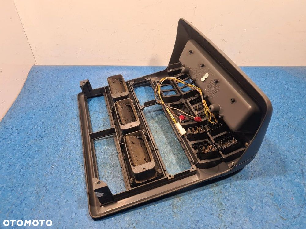 IVECO EURO CARGO PANEL ŚRODKOWY 504034778 - 9