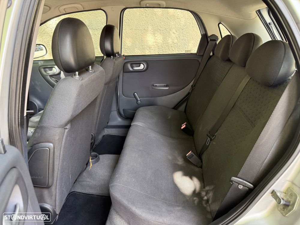 Opel Corsa 1.2 16V Cosmo - 9
